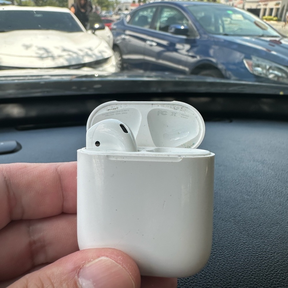 Apple Airpod 2 generation(Only 1 earphone Right side)